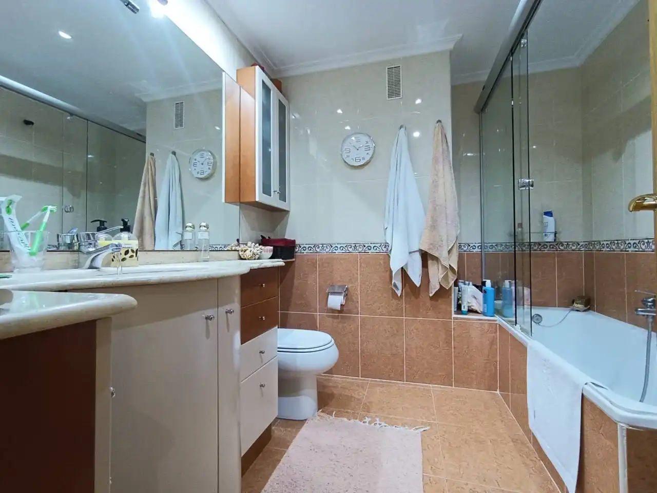 Badezimmer von Wohnung zum Verkauf in Burgos mit Heizung, Parkett und Terrasse