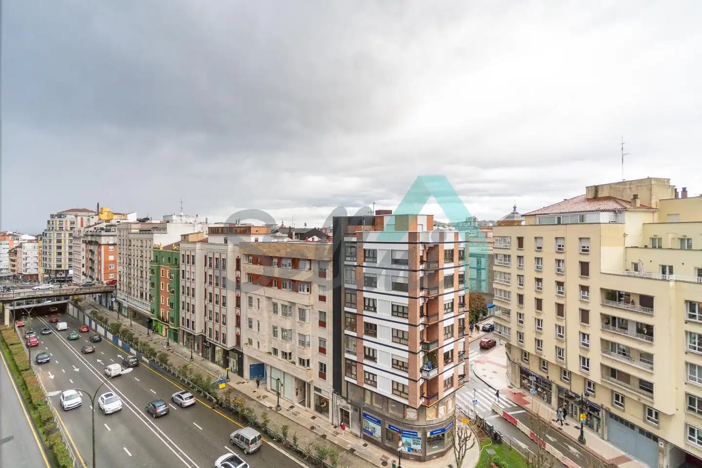 Außenansicht von Wohnung zur Miete in Oviedo  mit Heizung, Parkett und Möbliert