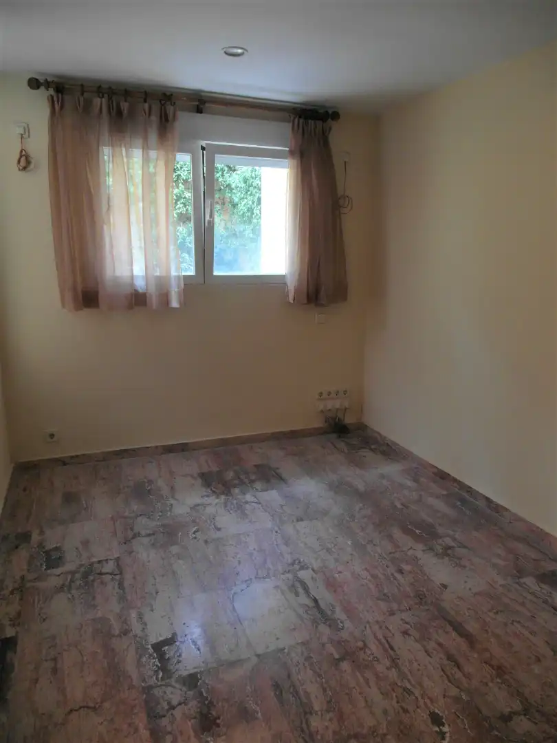 Habitación de Casa adosada en venta en Madrid con Aire acondicionado, Calefacción y Jardín privado