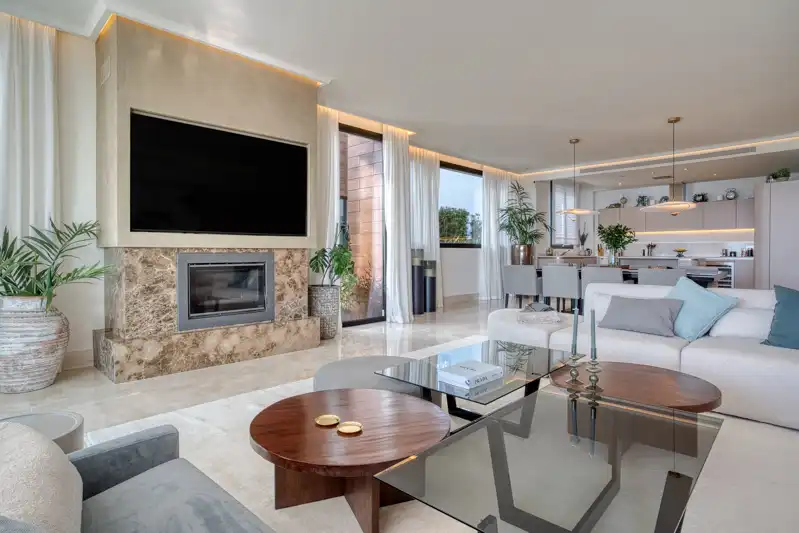 Sala d'estar de Apartament en venda en Marbella amb Aire condicionat, Calefacció i Jardí privat