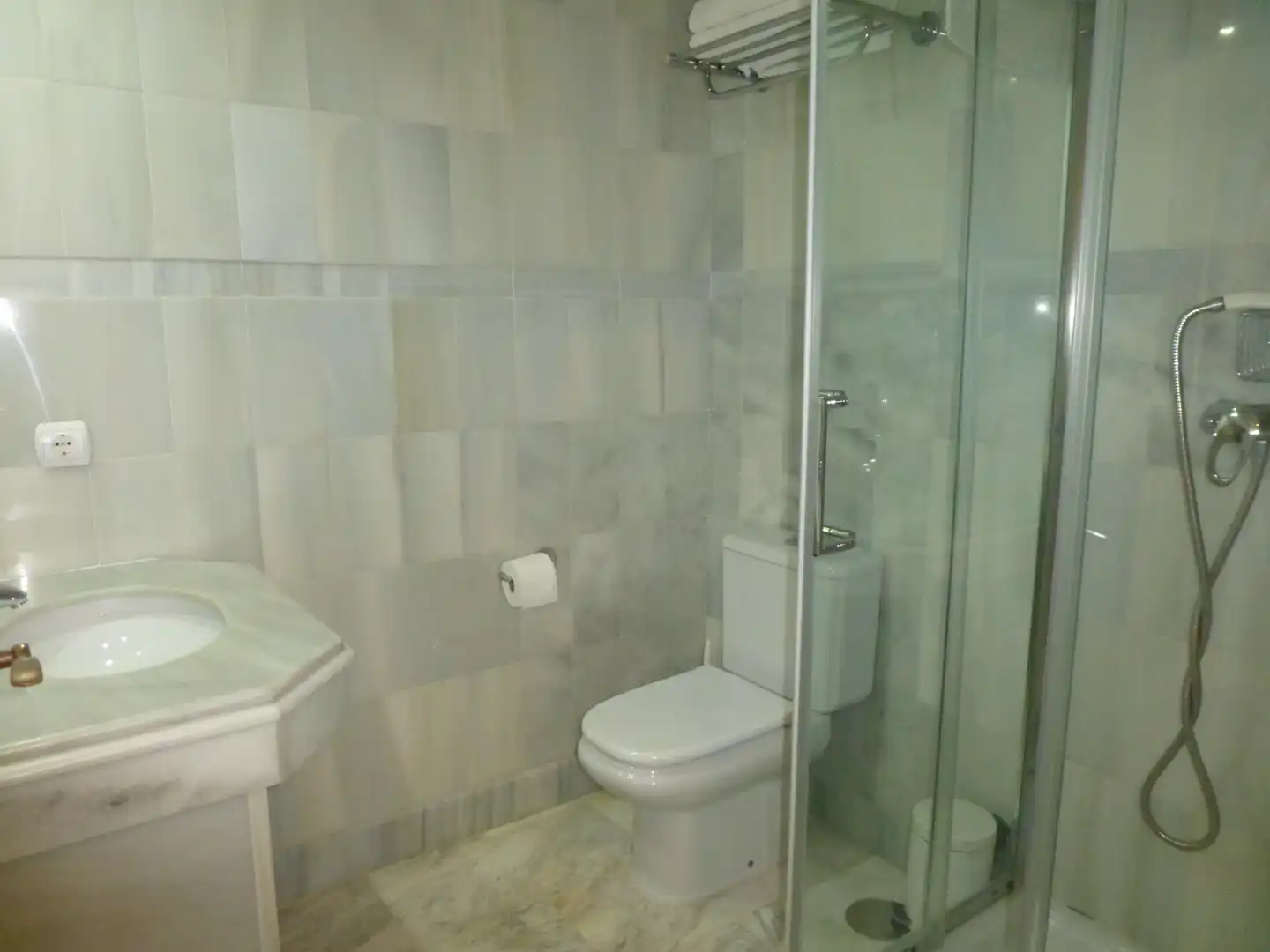 Bathroom of Ground floor for sale in Rota  with Air Conditioner, Private garden and Terrace