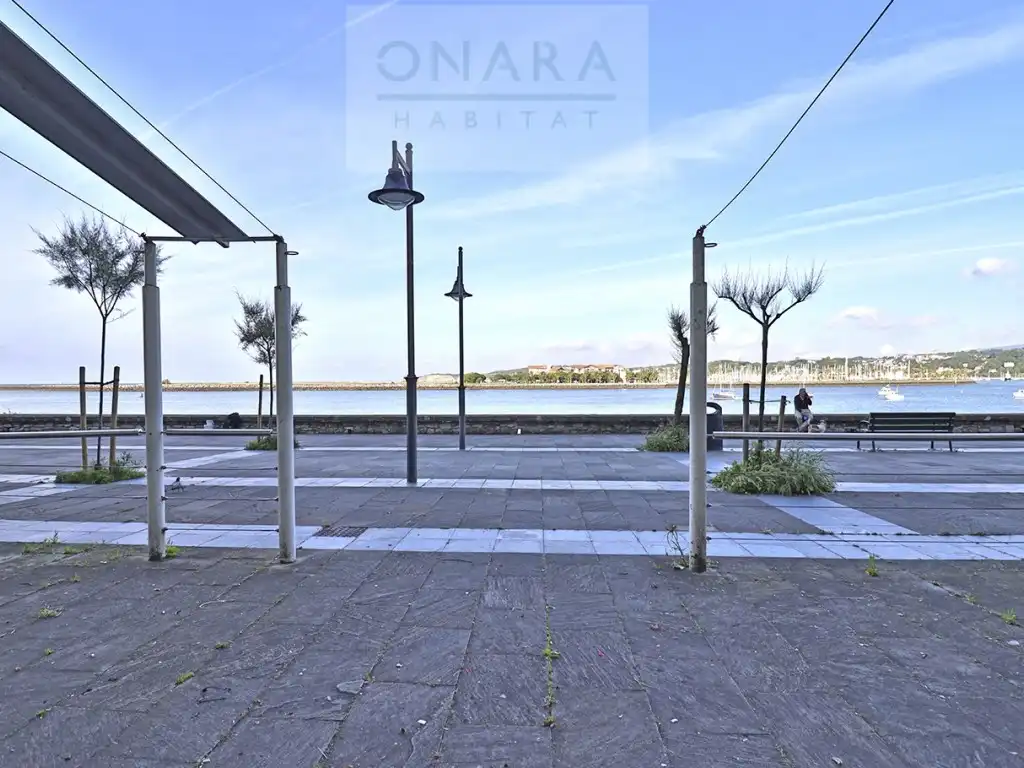 Exterior view of Commercial properties for sale in Hondarribia