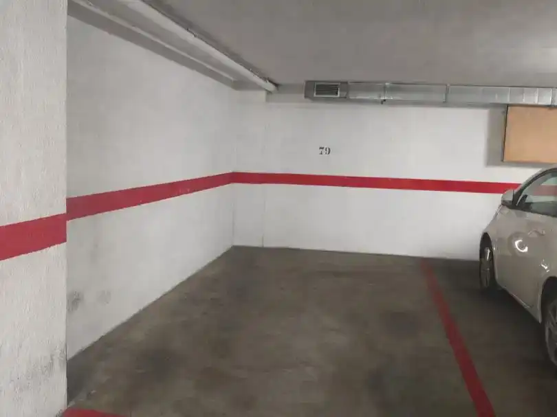 Aparcament de Dúplex de lloguer en Córdoba amb Aire condicionat, Jardí privat i Parquet