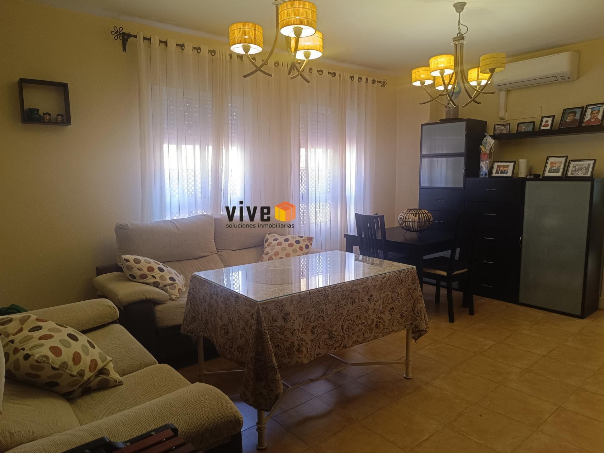Sala d'estar de Pis en venda en Dos Hermanas amb Aire condicionat i Balcó