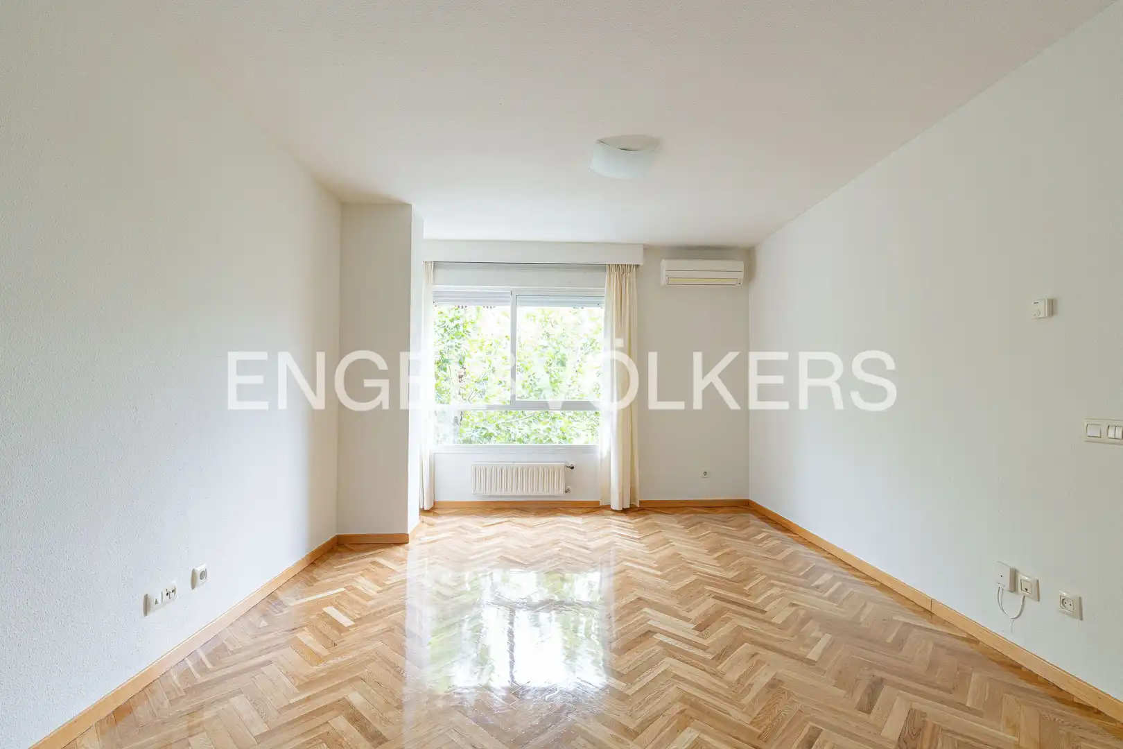 Sala de estar de Piso de alquiler en Pozuelo de Alarcón con Aire acondicionado, Calefacción y Parquet