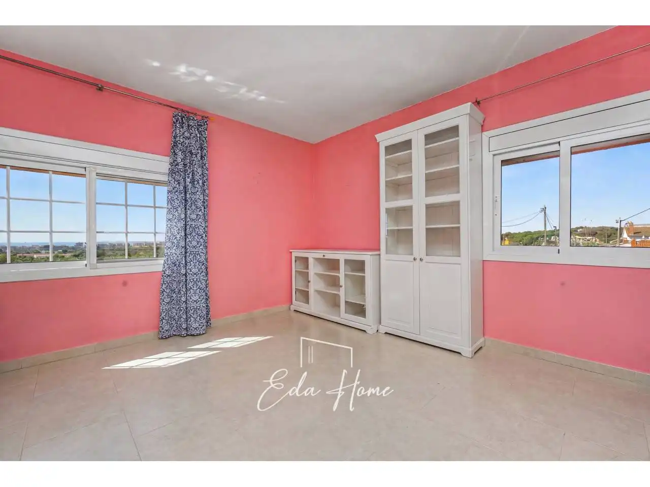 Bedroom of Houses for sale in Vilanova i la Geltrú
