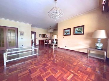 Appartamento con ascensore in vendita a Avenida Reyes Católicos