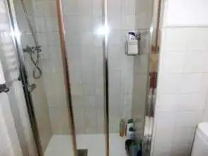Badezimmer von Wohnung zur Miete in Gijón  mit Parkett, Möbliert und Waschmaschine