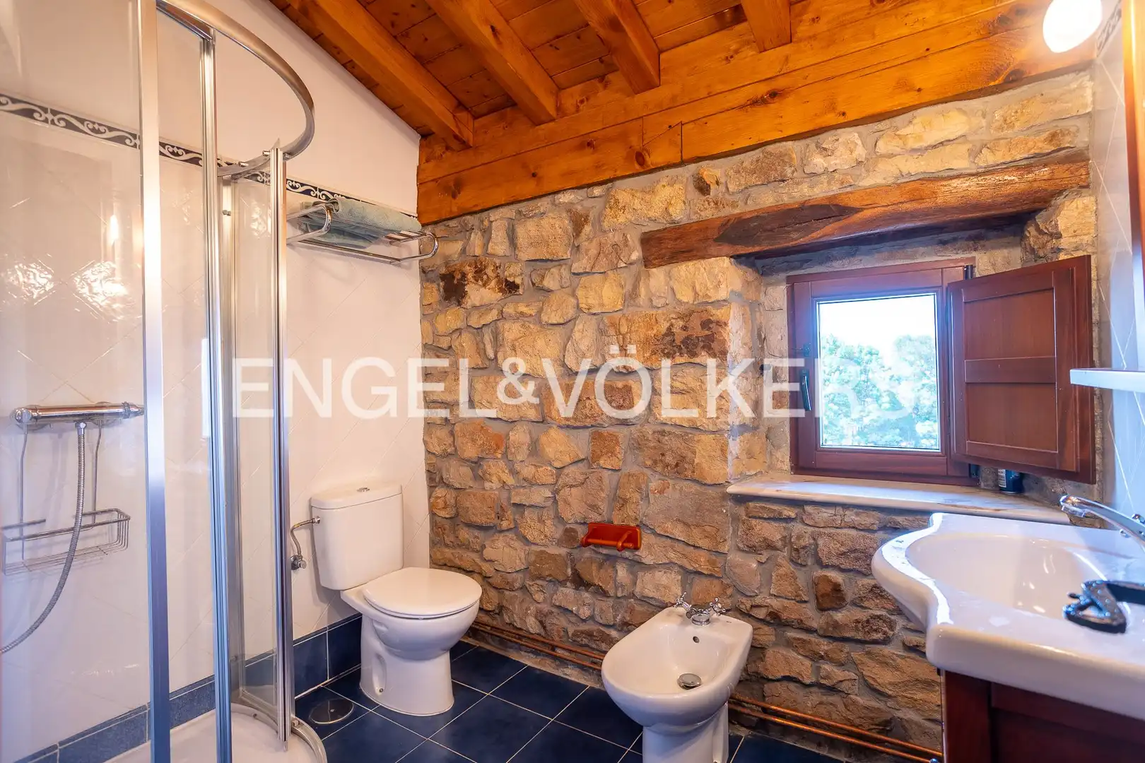 Baño de Finca rústica en venta en Villacarriedo con Calefacción, Jardín privado y Terraza