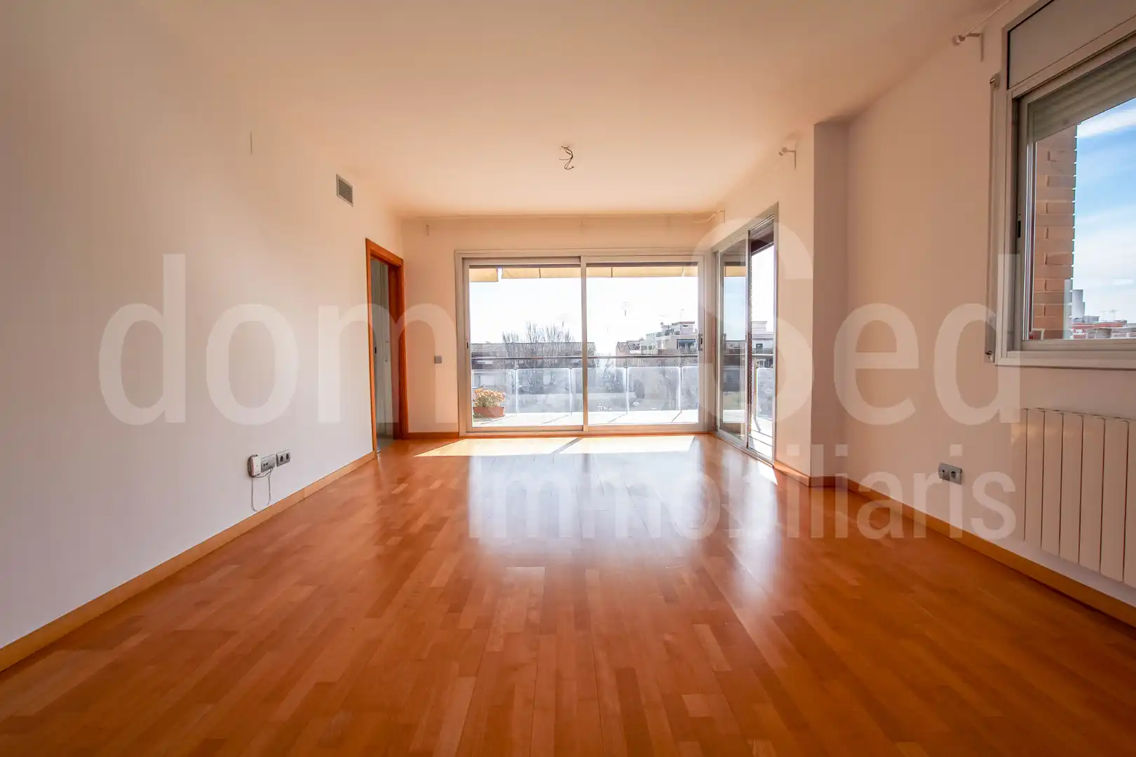 Sala de estar de Piso de alquiler en El Masnou con Aire acondicionado, Calefacción y Parquet