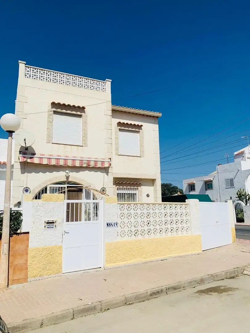 Casa adosada en venda a Calle Bonn, Zona Playa de los Locos