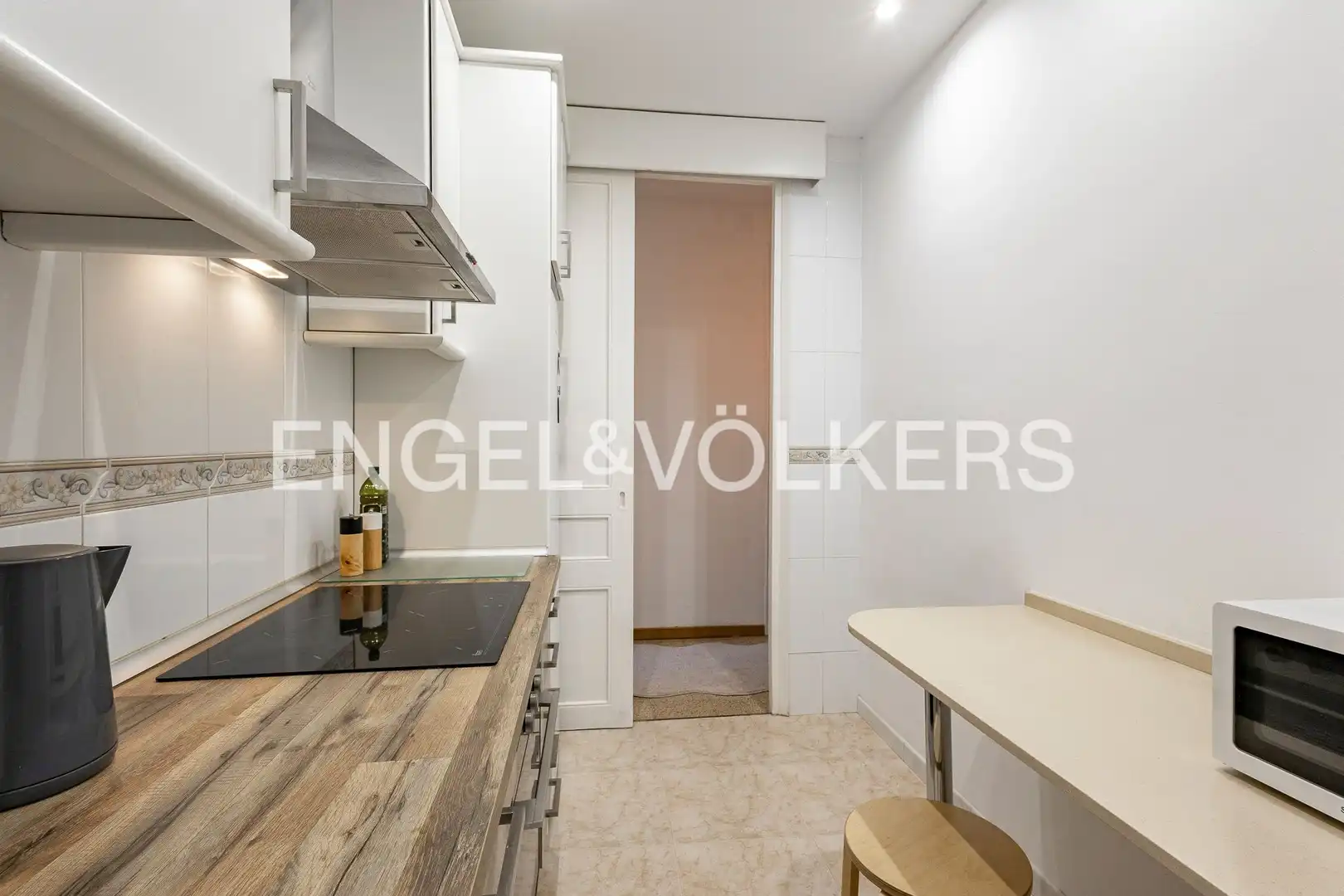 Küche von Wohnung zum Verkauf in Barcelona mit Klimaanlage, Heizung und Terrasse