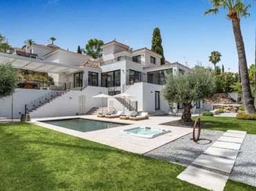 Casa amb piscina en venda a Nueva Andalucía