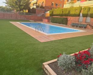 Piscina de Pis en venda en Sant Feliu de Llobregat amb Aire condicionat, Calefacció i Jardí privat