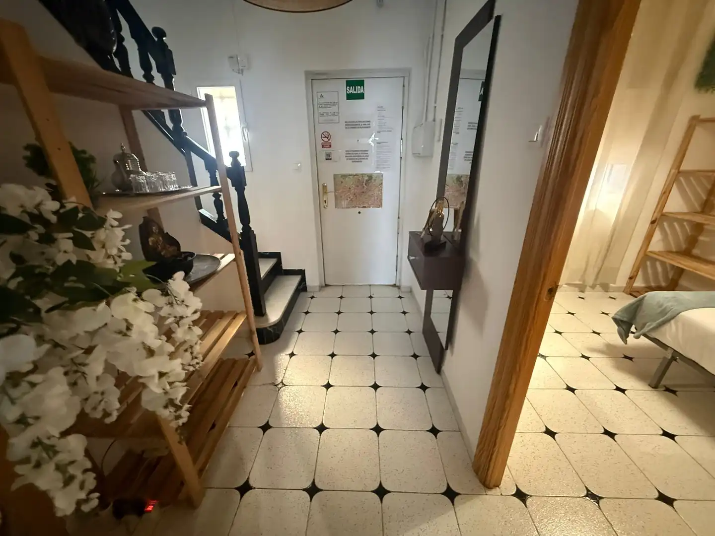 Einfamilien-Reihenhaus zum Verkauf in Granada mit Privatgarten, Terrasse und Möbliert