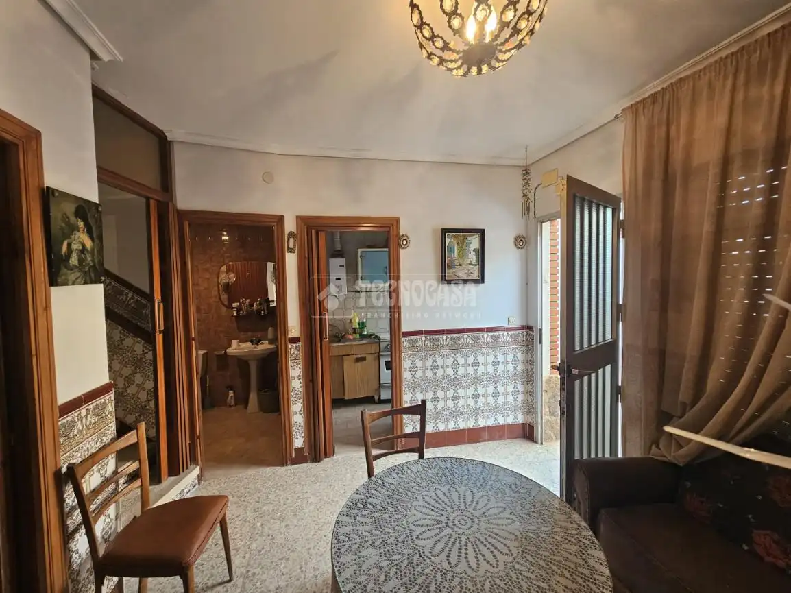 Sala d'estar de Casa adosada en venda en Espinoso del Rey amb Terrassa