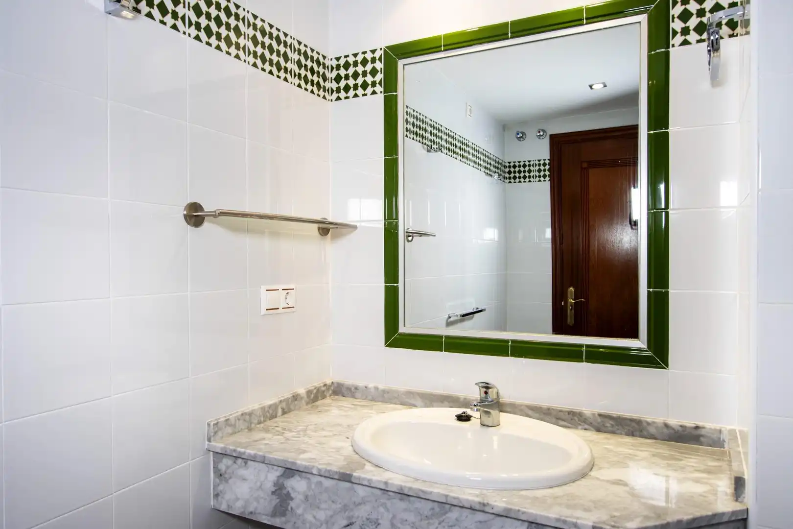 Bany de Apartament en venda en Torrevieja amb Jardí privat, Terrassa i Balcó