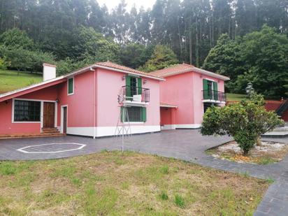 Vista exterior de Casa o xalet en venda en Valdoviño amb Calefacció, Jardí privat i Terrassa