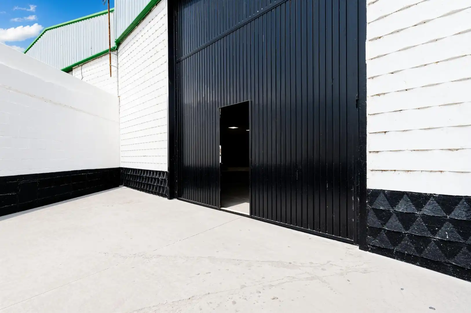 Industrial building for sale in León Herrero - Bahía sur, imagen 2