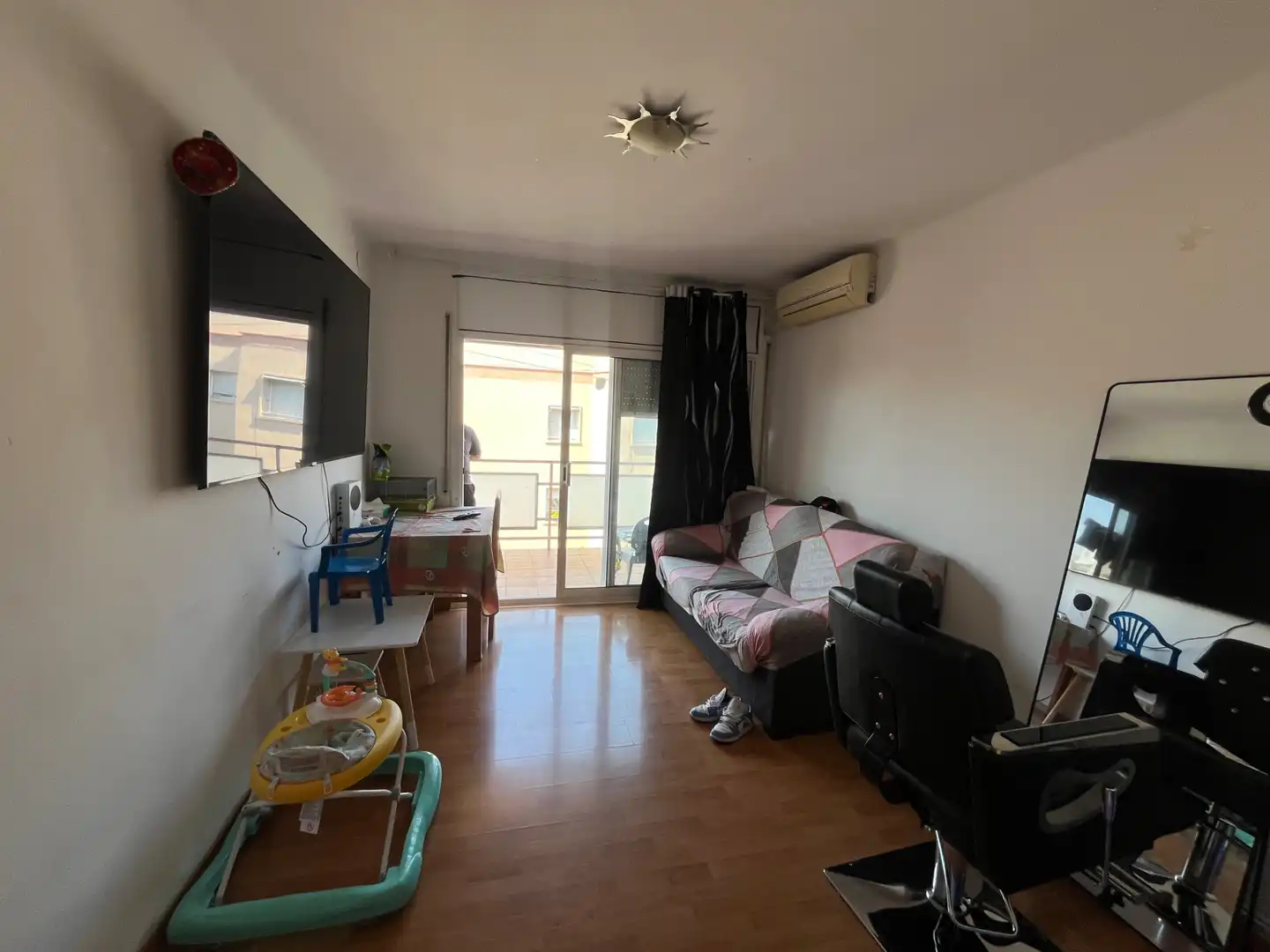 Living room of Flat for sale in Mollet del Vallès  with Air Conditioner, Heating and Parquet flooring