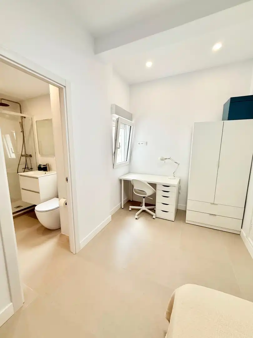 Schlafzimmer von Wohnung zur Miete in Valencia mit Klimaanlage, Heizung und Möbliert