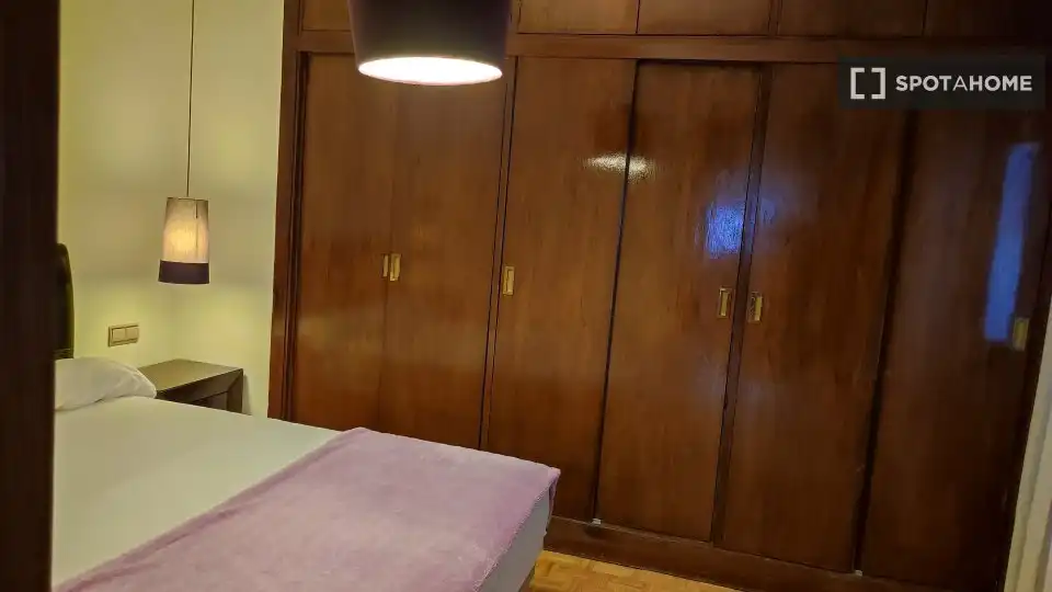 Habitación de Apartamento para compartir en Madrid con Aire acondicionado, Terraza y Amueblado