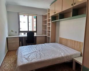 Bedroom of Flat to share in  Valencia Capital  with Furnished