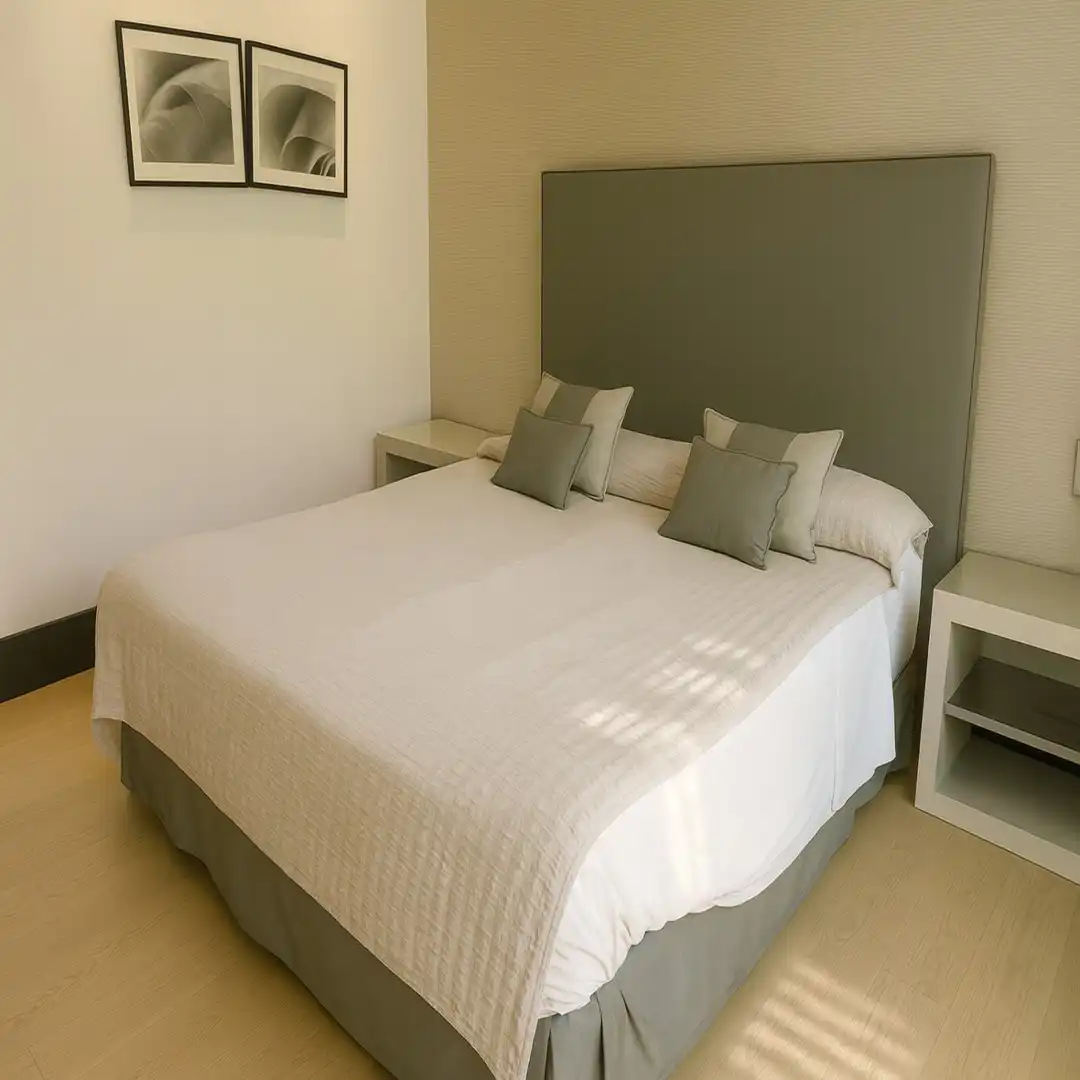 Dormitori de Casa o xalet en venda en Marbella amb Aire condicionat, Jardí privat i Parquet