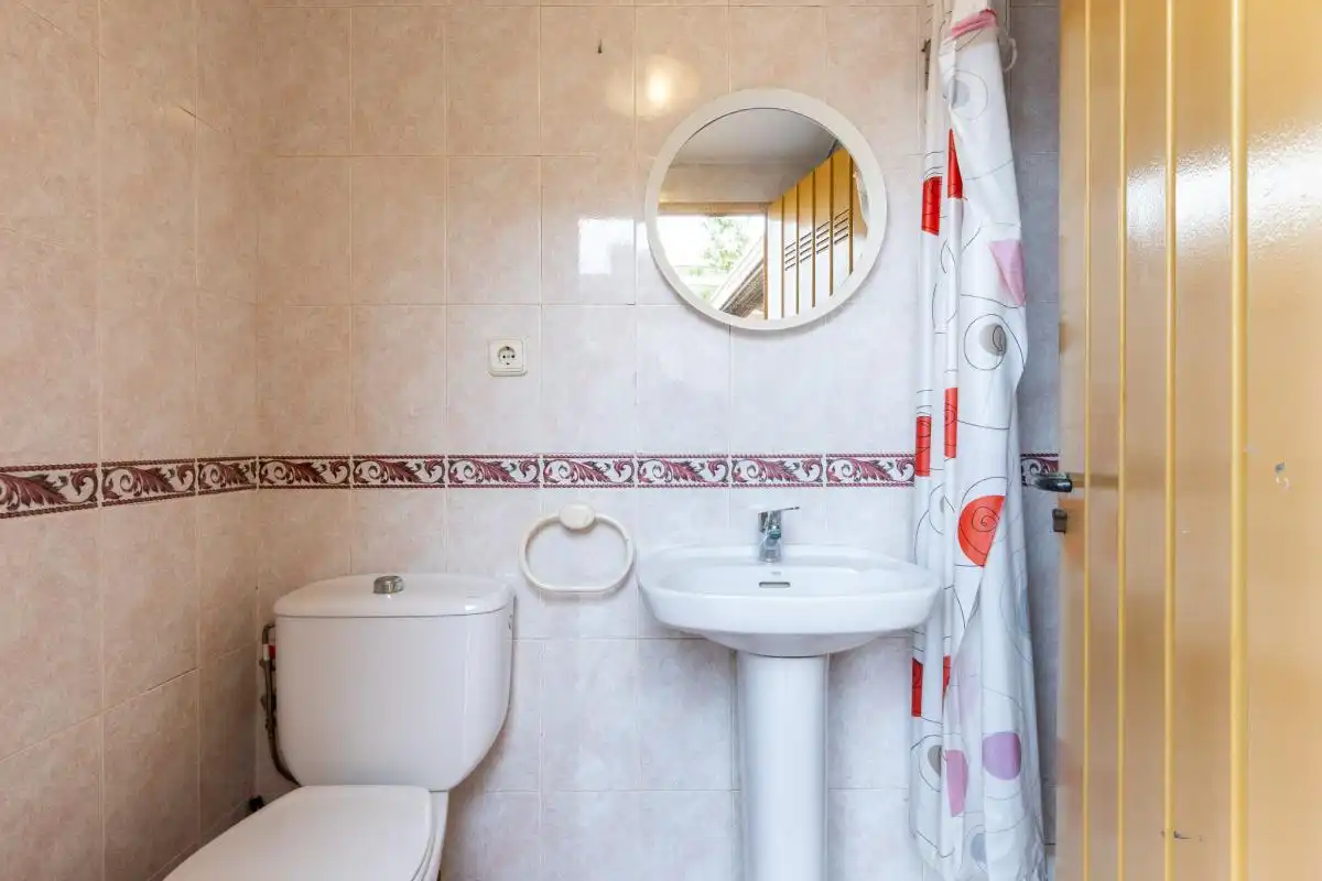 Bathroom of Attic for sale in Picassent  with Air Conditioner, Heating and Terrace