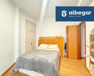 Bedroom of Flat for sale in  Valencia Capital  with Air Conditioner and Oven
