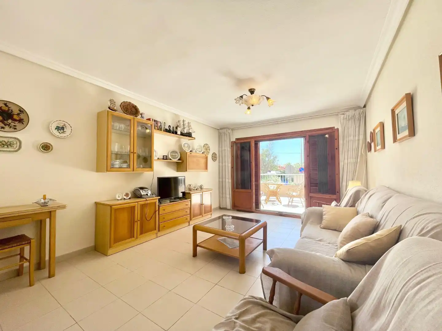 Wohnzimmer von Erdgeschoss zur Miete in Torrevieja mit Klimaanlage, Heizung und Terrasse