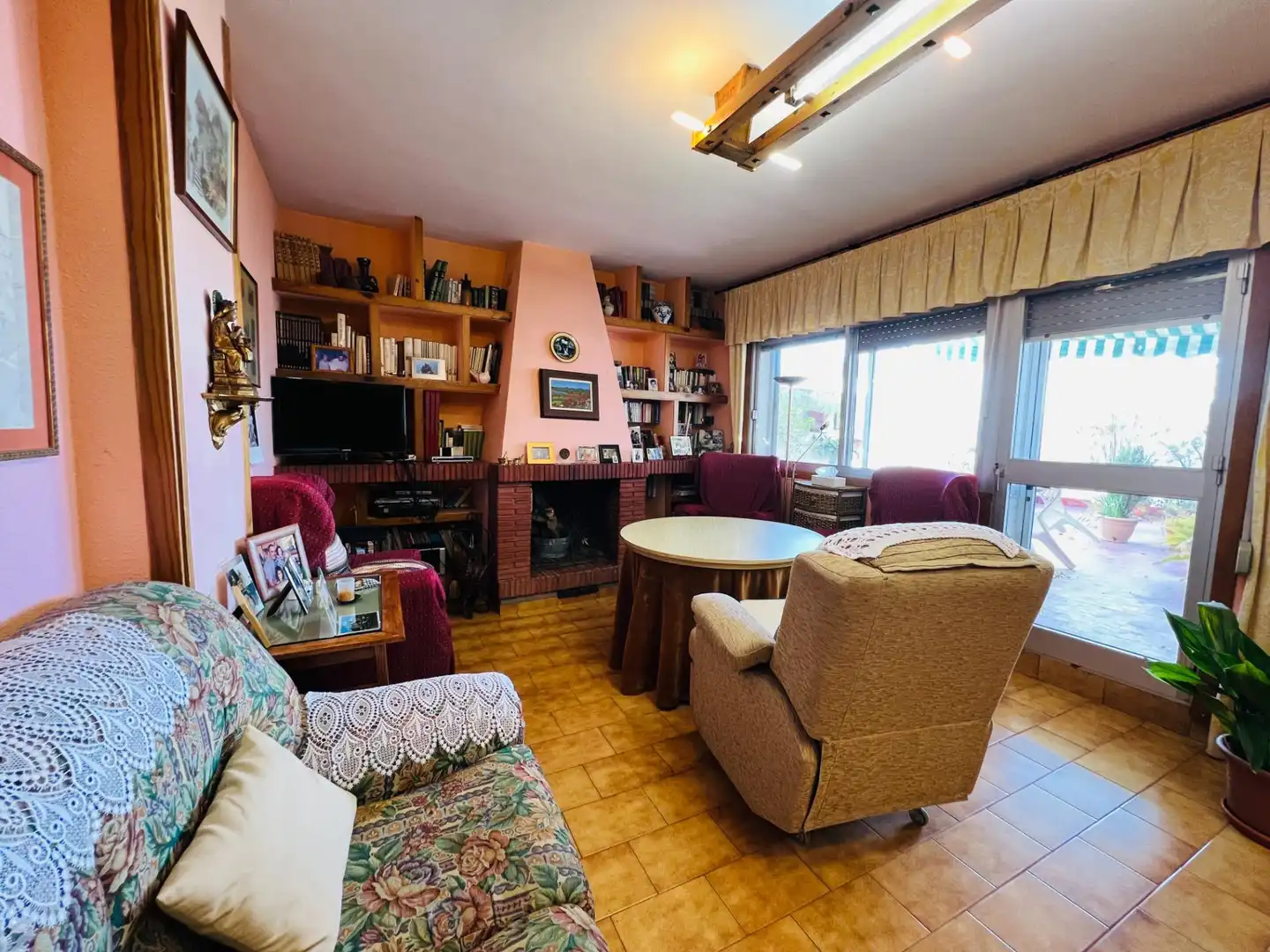 Sala d'estar de Casa o xalet en venda en Úbeda amb Terrassa