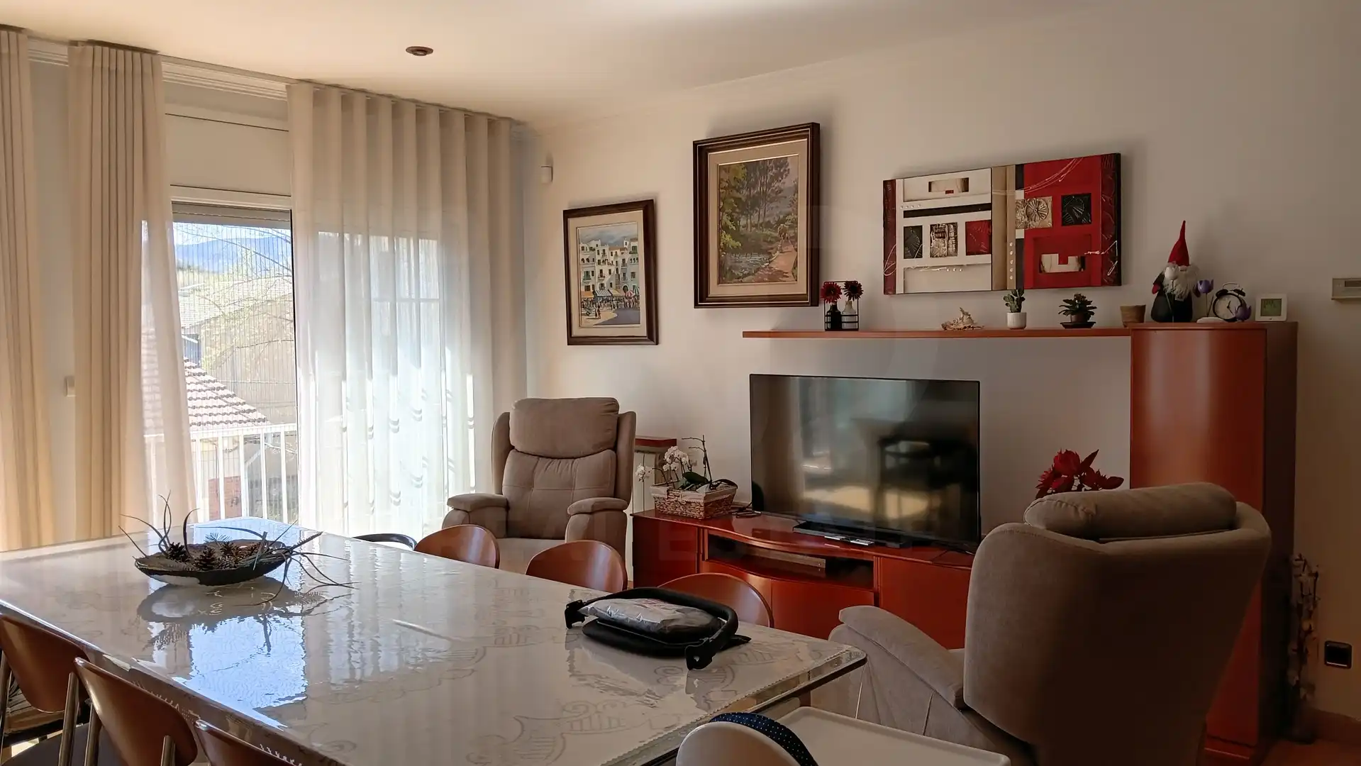 Sala d'estar de Casa o xalet en venda en Olot amb Aire condicionat, Calefacció i Terrassa