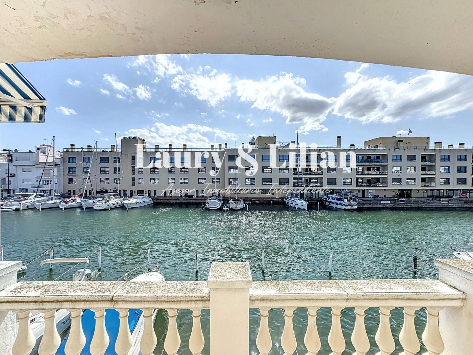 Vista exterior de Casa o xalet en venda en Empuriabrava amb Terrassa