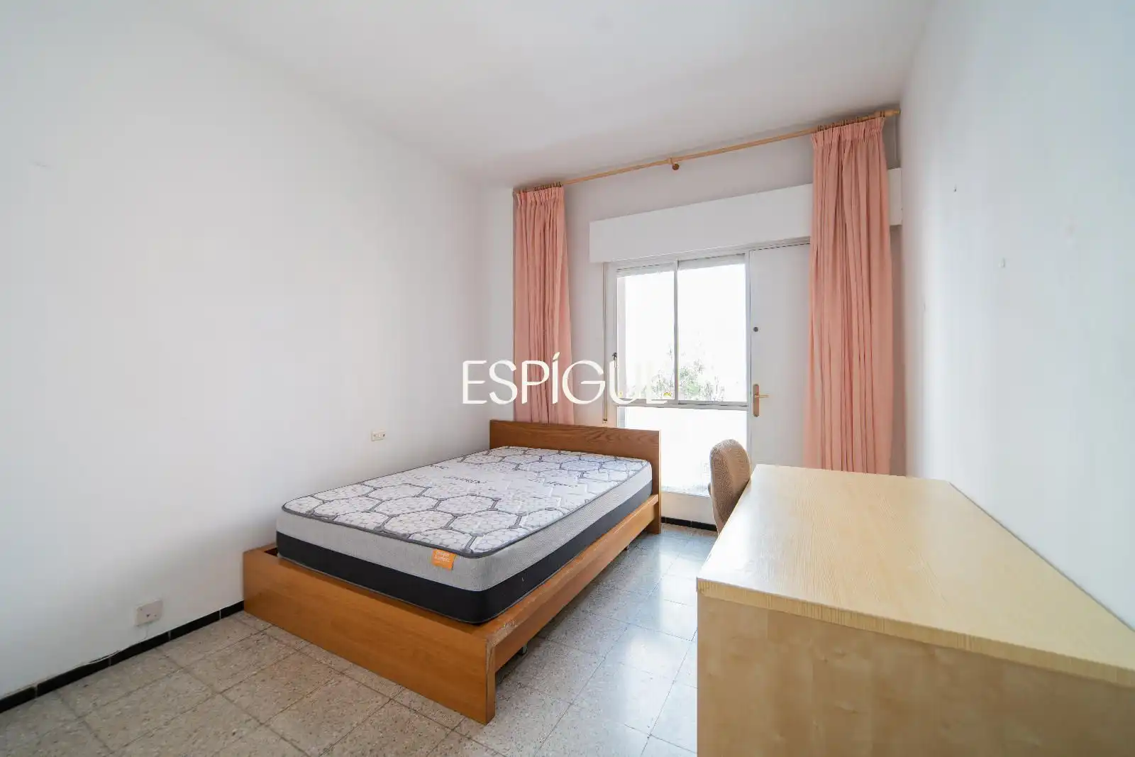 Habitación de Piso en venta en Girona con Calefacción, Terraza y Amueblado
