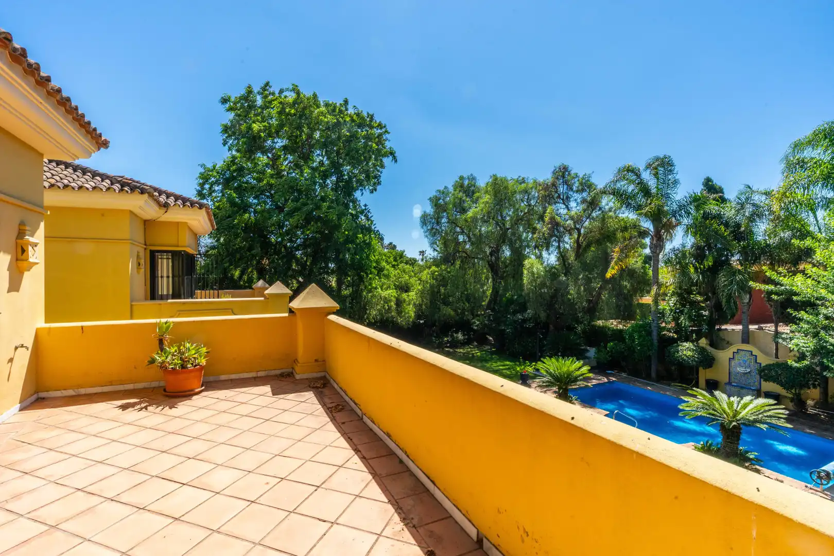 Terrassa de Casa o xalet en venda en Marbella amb Aire condicionat, Jardí privat i Terrassa