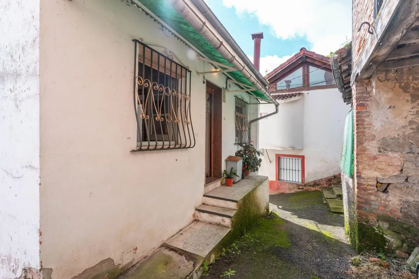 Exterior view of Houses for sale in San Martín del Rey Aurelio  with Heating