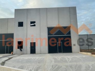Industrial building to rent in Ronda Levante 14