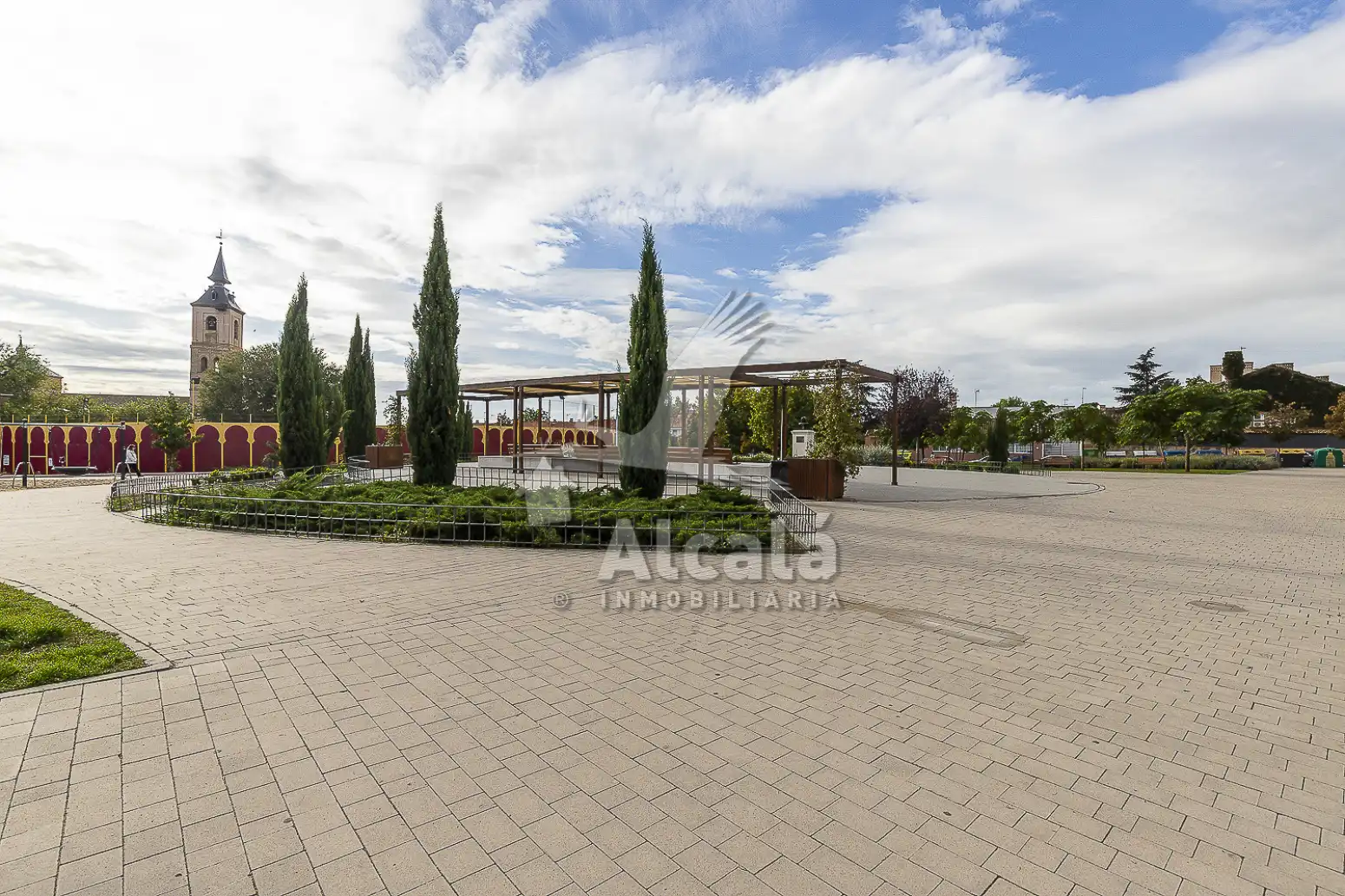 Exterior view of Industrial buildings for sale in Daganzo de Arriba, Madrid