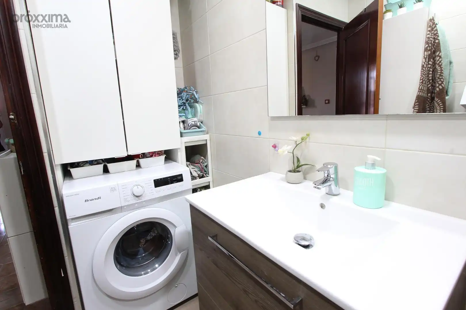Bathroom of Flat for sale in Sevilla  with Air Conditioner and Balcony