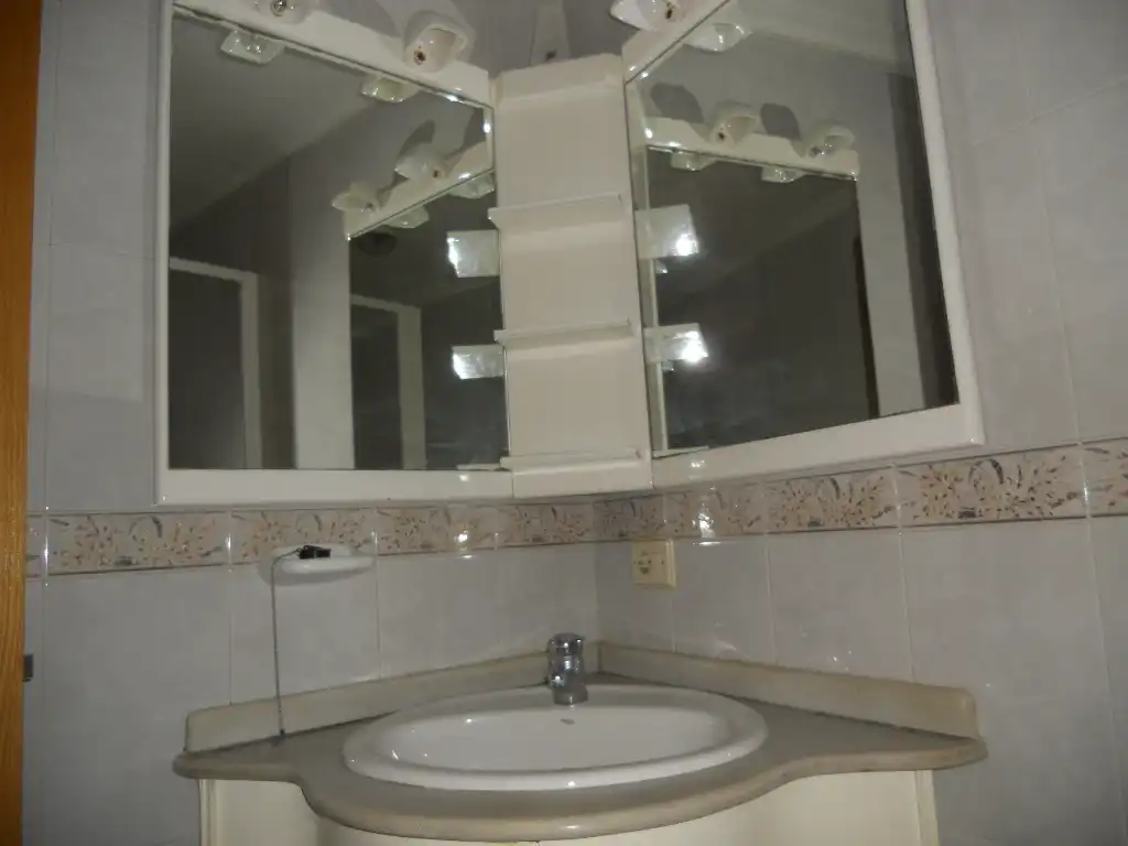Bathroom of Flat for rent in Santiago de Compostela   with Heating, Furnished and Oven