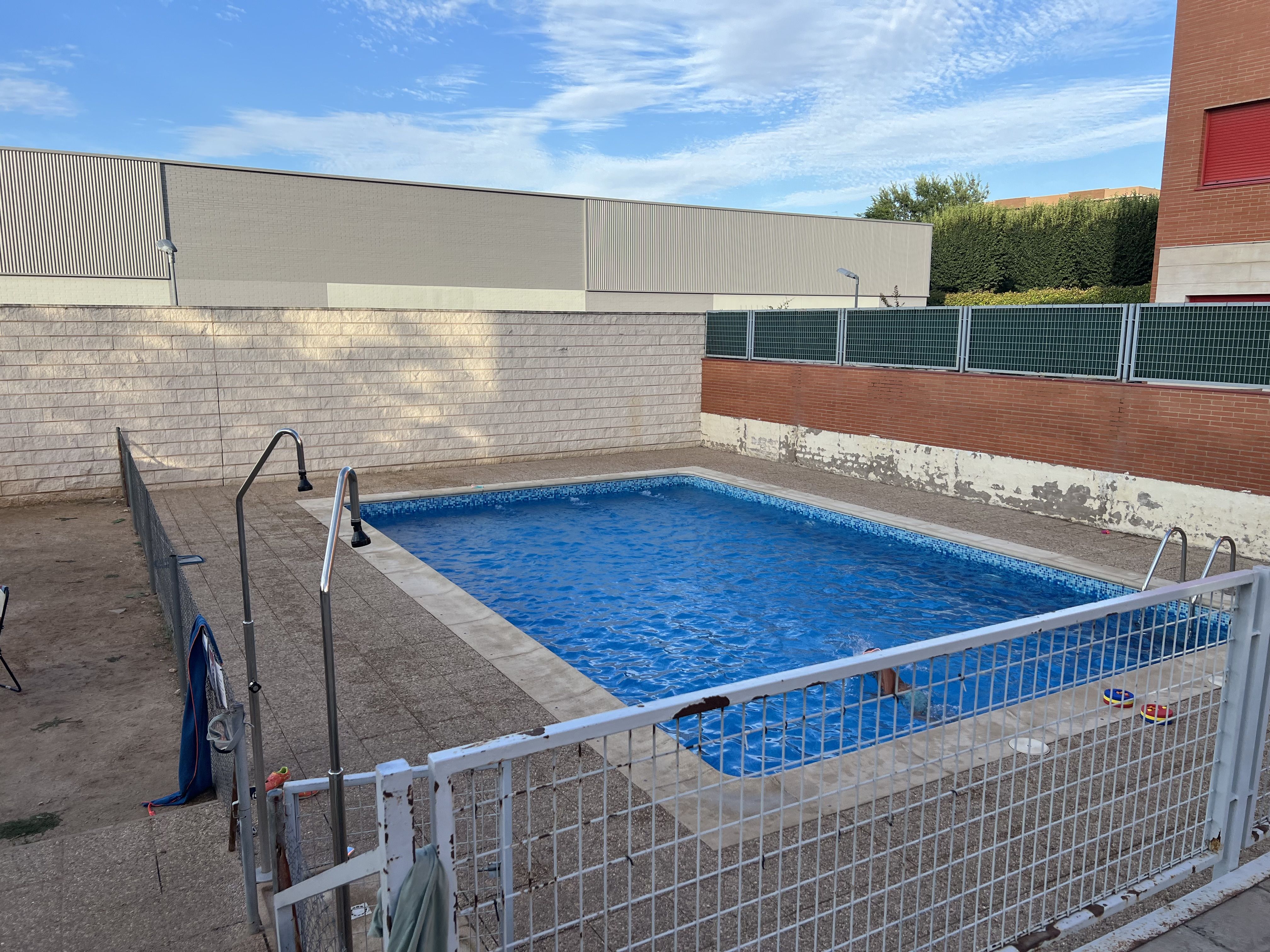 Piscina de Pis de lloguer en Ciudad Real Capital amb Calefacció, Terrassa i Traster