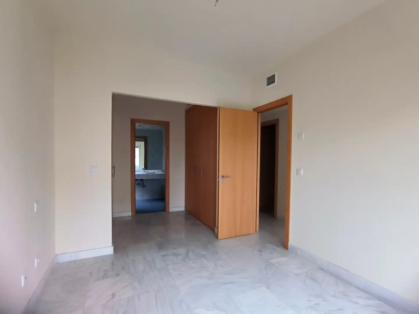 Casa adosada en venta en Espartinas con Terraza