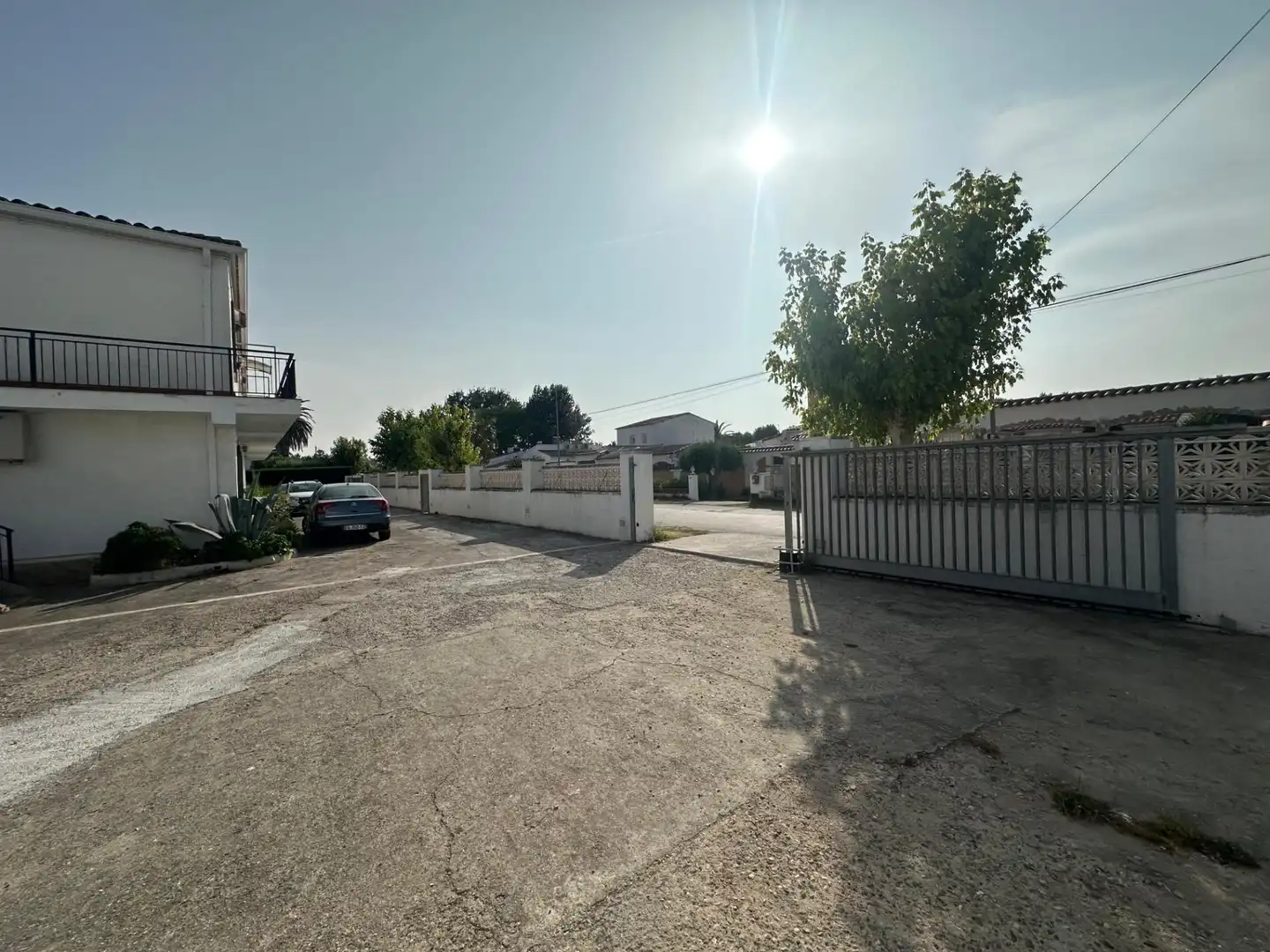 Vista exterior de Apartament en venda en Empuriabrava amb Aire condicionat, Jardí privat i Moblat