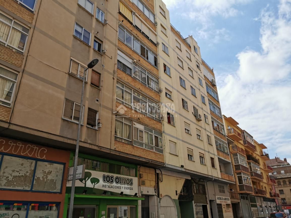 Vista exterior de Pis en venda en  Huesca Capital