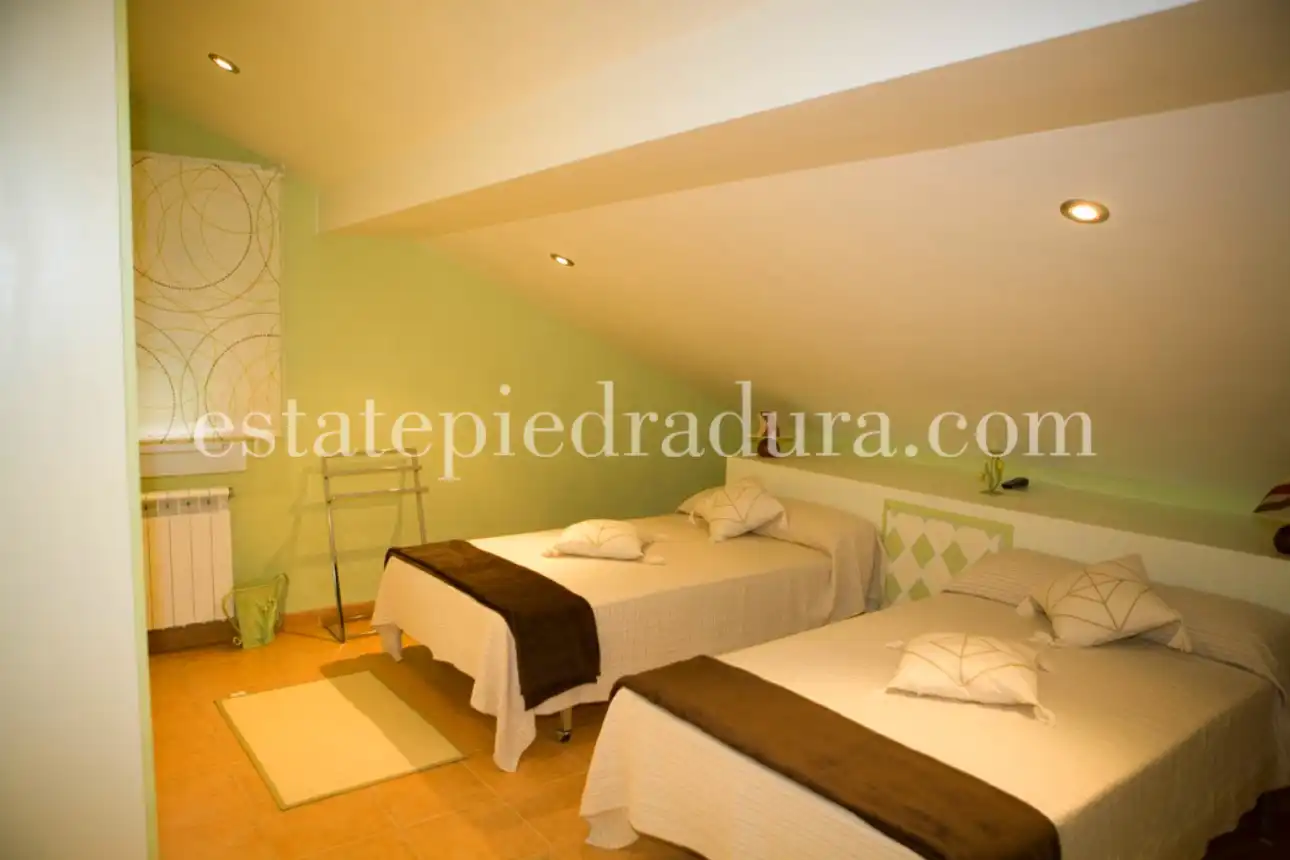 Habitación de Casa o chalet en venta en Pontevedra Capital  con Calefacción, Jardín privado y Terraza