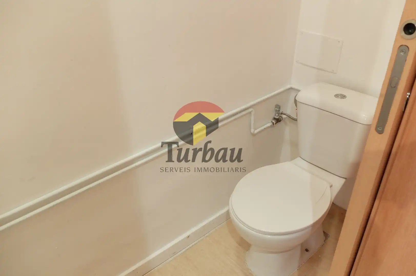 Badezimmer von Geschaftsraum zur Miete in Tossa de Mar mit Klimaanlage und Terrasse