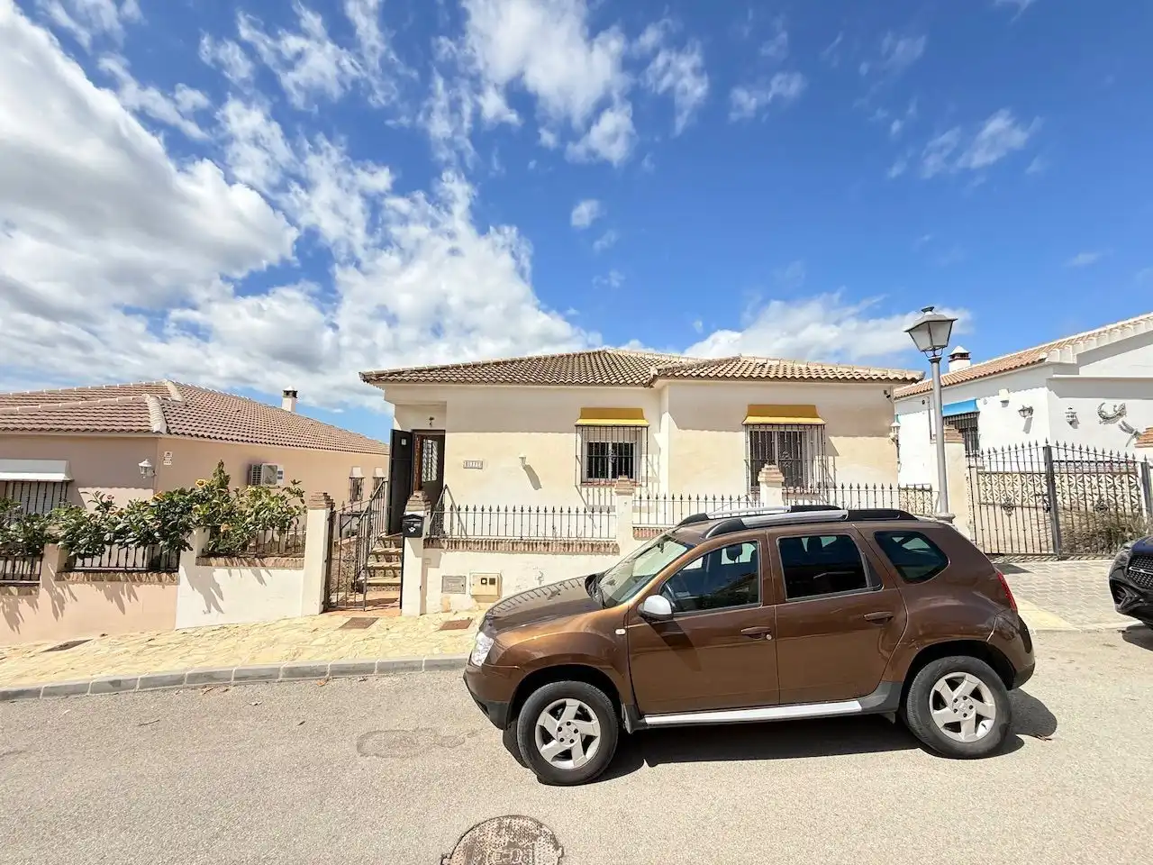 Vista exterior de Casa o chalet en venta en Alcaucín con Jardín privado y Piscina