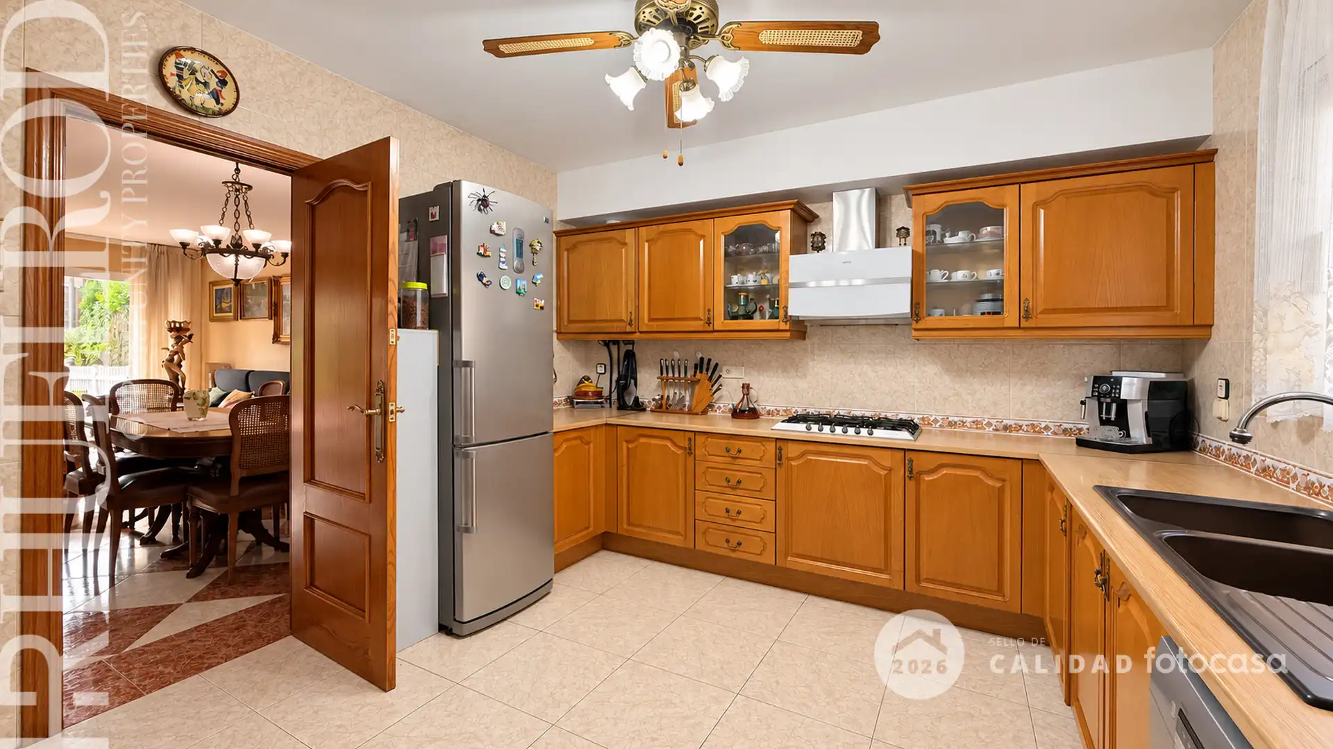 Cocina de Casa adosada en venta en Cerdanyola del Vallès con Aire acondicionado, Calefacción y Jardín privado