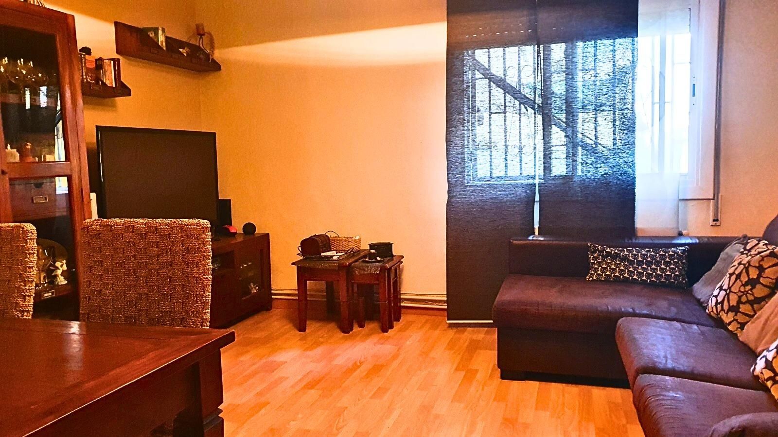 Living room of Flat for sale in Sabadell  with Air Conditioner, Heating and Parquet flooring